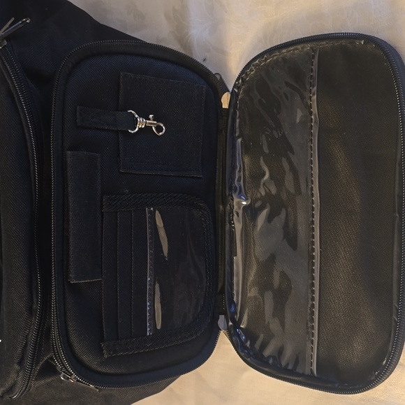 Unisex Large Black Fanny Pack/Crossbody Travel Bag, 4 Zipper Pockets NWOT - Picture 2 of 5